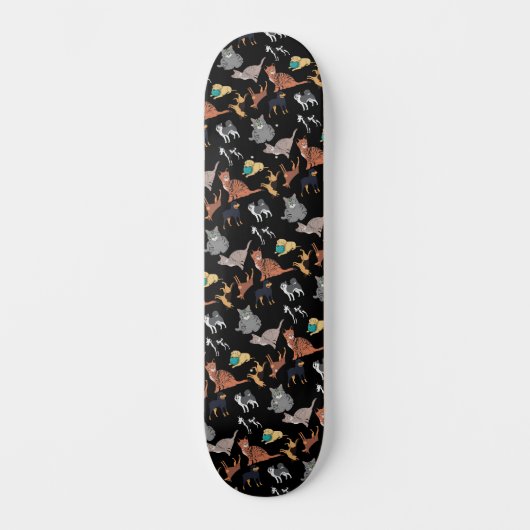 Katzen- und Hundemuster-Design auf Schwarz  Skateboard (Vorderseite)