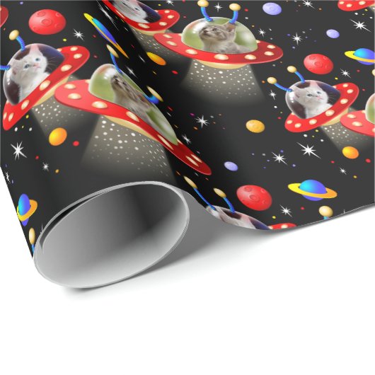 Katzen und Kätzchen in UFOs Raumschiffen fliegende Geschenkpapier (Rolleneckpunkt)