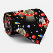 Katzen und Kätzchen in UFOs Raumschiffen fliegende Krawatte (Gerollt)