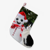 Katzen-und Sankt-Schneemann-Weihnachtsumhang Kleiner Weihnachtsstrumpf (Vorderansicht (hängend))