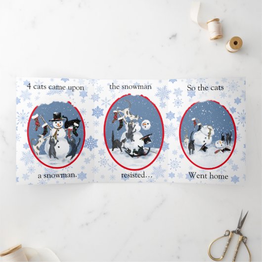 Katzen und Schneemann zu Weihnachten Dreifach Gefaltete Urlaubskarte (Innenseite)