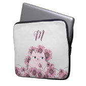 Katzen und violette Blumen Mit Monogramm Laptopschutzhülle (Vorderseite Links)