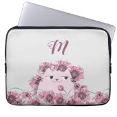 Katzen und violette Blumen Mit Monogramm Laptopschutzhülle (Vorderseite)