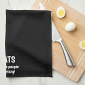 Katzen, weil Menschen verrückt sind Geschirrtuch (Viertel Falte)