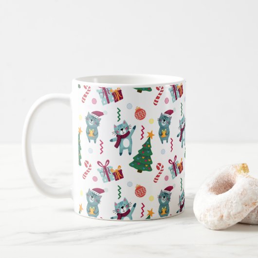 Katzen zu Weihnachten Whimsisches Muster Kaffeetasse (Mit Donut)