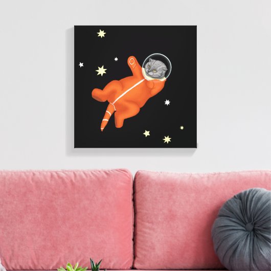 Katzenastronaut in einem orangefarbenen Raumanzug Leinwanddruck (Insitu (Wohnzimmer))