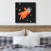 Katzenastronaut in einem orangefarbenen Raumanzug Leinwanddruck (Insitu (Schlafzimmer))
