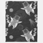 Katzenastronaut in Schwarz und Weiß. Fleecedecke (Vorderseite)