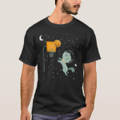Katzenastronaut spielt Basketball im Weltraum T-Shirt (Vorderseite)