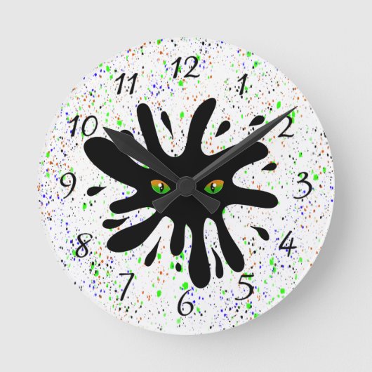 Katzenaugen mit Blick auf einen schwarzen Block Runde Wanduhr (Vorderseite)