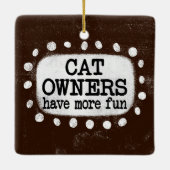 Katzenbesitzer haben mehr Spaß beim Ziern Keramikornament (Rückseite)