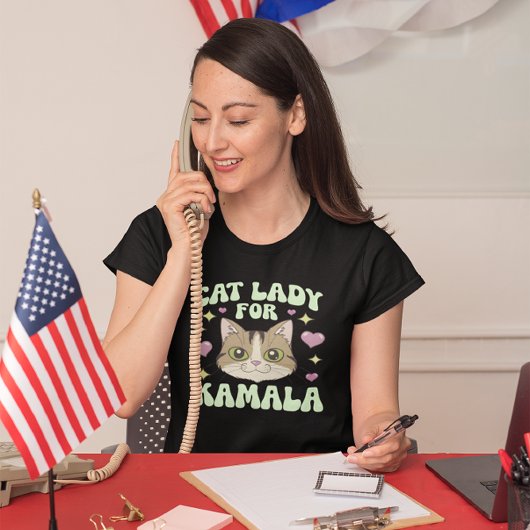 Katzenfrau unterstützt Kamala begeistert T-Shirt