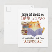 Katzenmenschen sitzen auf ihrem Telefon antisozial Postkarte (Vorne/Hinten)