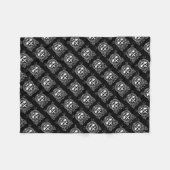 Katzenmuster aus Zuckerschädel im coolen Gothstil Fleecedecke (Vorderseite (Horizontal))