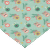 Katzenschmuck auf Baummuster Tischdecke (Schrägansicht)