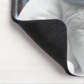 Katzenschnupfen mit einer Schneekatze Skulptur Mousepad (Ecke)