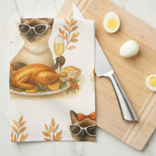 Katzenweibchen mit türkischem Erntedank Geschirrtuch