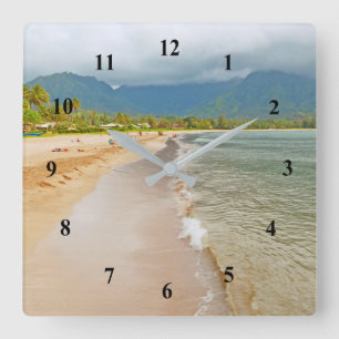 KAUAI BEACH AND MOUNTAINS WITH CLOUDS QUADRATISCHE WANDUHR
