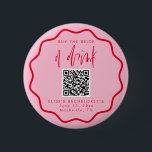 Kaufen Sie die Braut einen Drink Bachelorette Butt Button<br><div class="desc">Dies ist eine kühne, moderne Bachelorette Gefallen kaufen die Braut einen Getränk-Button mit einem schönen kalligraphischen Schriftart und Farben von Rosa und Rot. Alle Farben können bearbeitet werden. // Für passende Designs, suchen Sie "DELILAH" in der Sincerely By Nicole Zazzle Store. * Wenn Ihnen dieses Design gefällt, Sie es aber...</div>