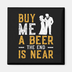 Kaufen Sie mir ein Bier das Ende ist nah Bachelor Magnet