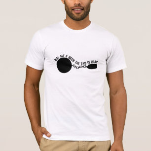 Kaufen Sie mir ein Bier, das Ende ist nah T-Shirt
