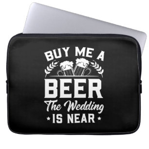 Kaufen Sie mir ein Bier Die Hochzeit ist nah Laptopschutzhülle