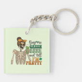 Kaufen Sie mir grünes Bier | St. Patrick's Day Schlüsselanhänger (Rückseite)