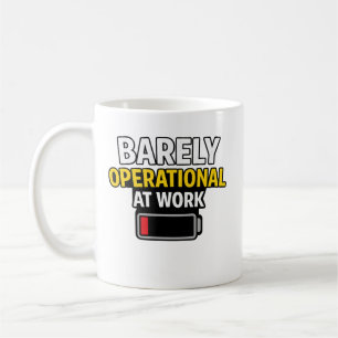 Kaum betriebsbereit bei der Arbeit Lustiger Low-Ba Kaffeetasse