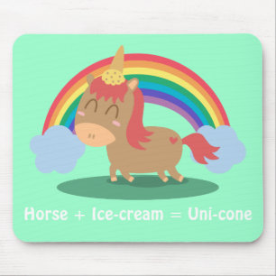 Kawaii Braunes Pferd, das versucht ein Einhorn zu  Mousepad