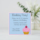 Kawaii Cherry Cupcake Geburtstagsparty Einladungen (Stehend Vorderseite)