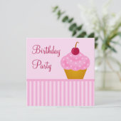 Kawaii Cherry Cupcake Geburtstagsparty Einladungen (Stehend Vorderseite)