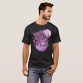 Kawaii Creepy Cat Eating Ramen Noodles Pastel Goth T-Shirt (Vorne ganz)