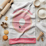 Kawaii Donut I kocht nur Hole Foods Geschirrtuch<br><div class="desc">Kawaii Donut I Only Cook Hole Foods Handtuch - Ah der Geruch von frischen Donuts in der Küche ein Fest für Ihre Sinne und Ihren Bauch. Dieses Handtuch ist mit einem extrem niedlichen Kawaii inspiriert, der mit dem lustigen Satz "Ich koche nur das ganze Essen" einen Augenzwinkern gibt. Warum nicht...</div>