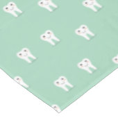 Kawaii-glücklicher Zahn Tischdecke (Schrägansicht)