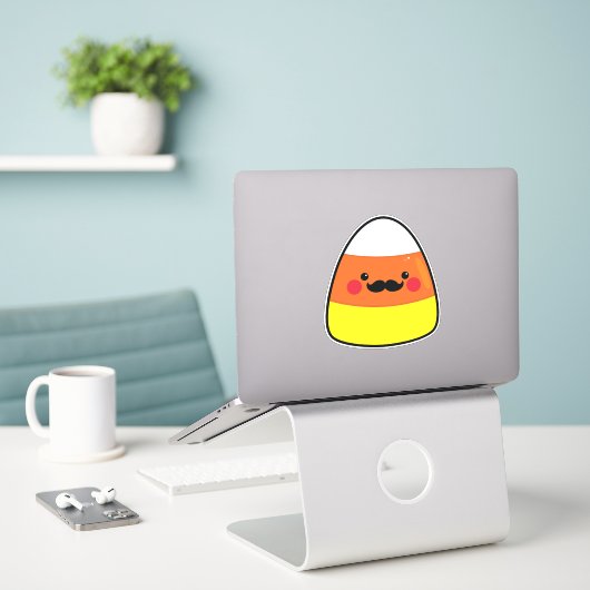 Kawaii Halloween Candy Corn mit Mustache Aufkleber (Laptop auf Schreibtisch)