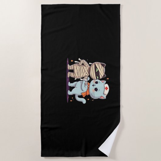 Kawaii Halloween Pals Mummy & Nurse cat Oversified Strandtuch (Vorderseite)