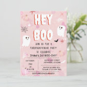 Kawaii Halloween Pink Ghost Birthday Hey Boo Einladung (Stehend Vorderseite)