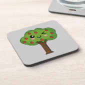 Kawaii Happy Winking Apple Tree Getränkeuntersetzer (Linke Seite)