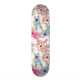 Kawaii Kindermuster mit niedlichen Gekritzeln Skateboard