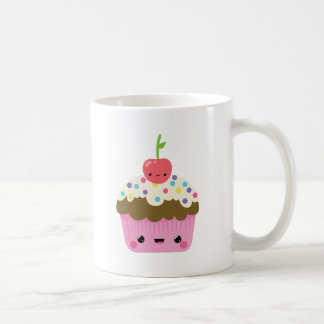 Kawaii kleiner Kuchen mit Kirsche auf die Kaffeetasse