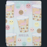 Kawaii Niedlicher Regenbogenblase Pearl Milk Tapio iPad Hülle<br><div class="desc">Personalisieren Sie diese super-verführerische Kawaii Blase Tee (Perlmilchtee) Pad-Cover mit Ihrem Namen! Eine tolle Geschenkidee!  Mit niedlichen Pflasterblasen und einem skurrilen Regenbogen-Hintergrund. c) das glückliche Katzen-Studio.</div>