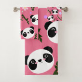 Kawaii Panda auf Rosa Badhandtuch Set (Insitu)