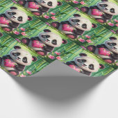 Kawaii Panda Holding Herz in einem Bambuswald Geschenkpapier (Ecke)