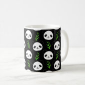 Kawaii Panda Muster Bamboo in Schwarz-weiß grün Kaffeetasse (VorderseiteRechts)