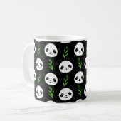 Kawaii Panda Muster Bamboo in Schwarz-weiß grün Kaffeetasse (Vorderseite Links)