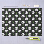 Kawaii Panda Muster Bamboo in Schwarz-weiß grün Seidenpapier (Handwerk)