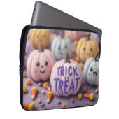 Kawaii Pastel Pumpkins mit Trick oder Treten Text Laptopschutzhülle (Vorne Rechts)