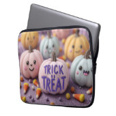 Kawaii Pastel Pumpkins mit Trick oder Treten Text Laptopschutzhülle (Vorderseite Links)