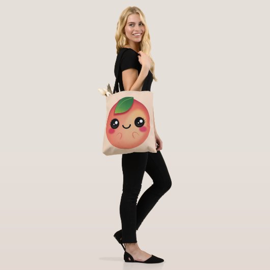 Kawaii Peach Tasche (Am Model)
