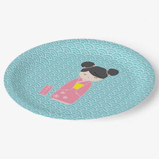 Kawaii Pink Kokeshi Pappteller (Schrägansicht)